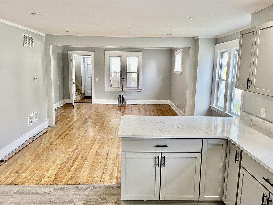 2nd image of 5 Hunnewell Rd
