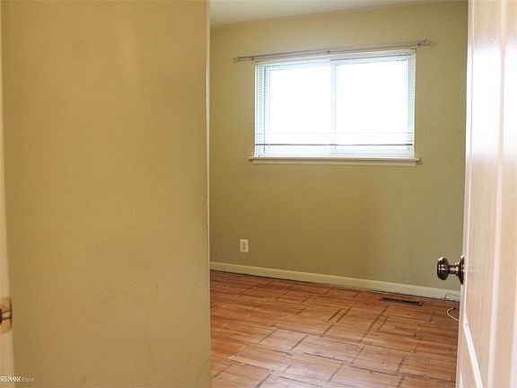 2nd image of 21331 Parkway St