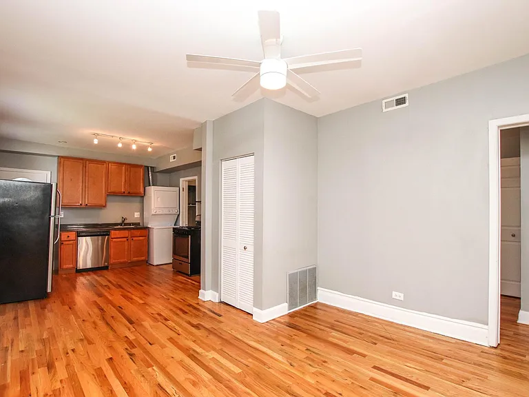 2040 W Charleston St #1R — Photo 5