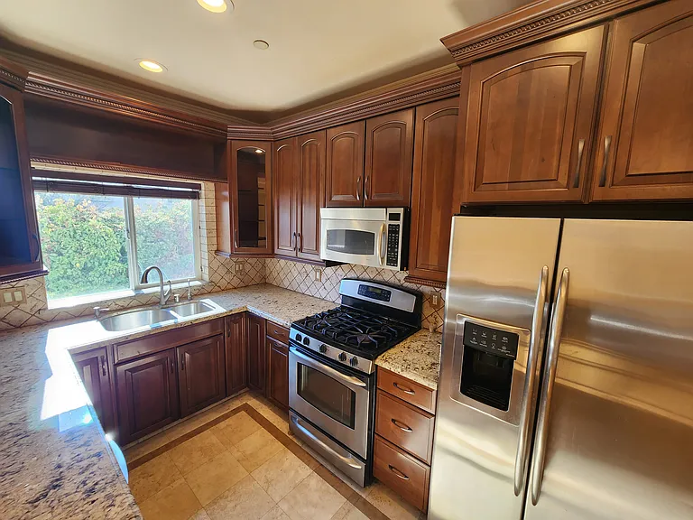 13620 Valerio St #10 — Photo 18