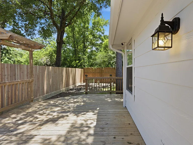 18 Mulberry Glen Pl — Photo 38