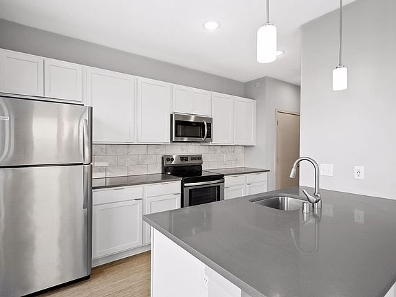 2nd image of 401 University Ave SE #6