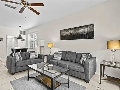 410 Oxford Dr — Photo 6