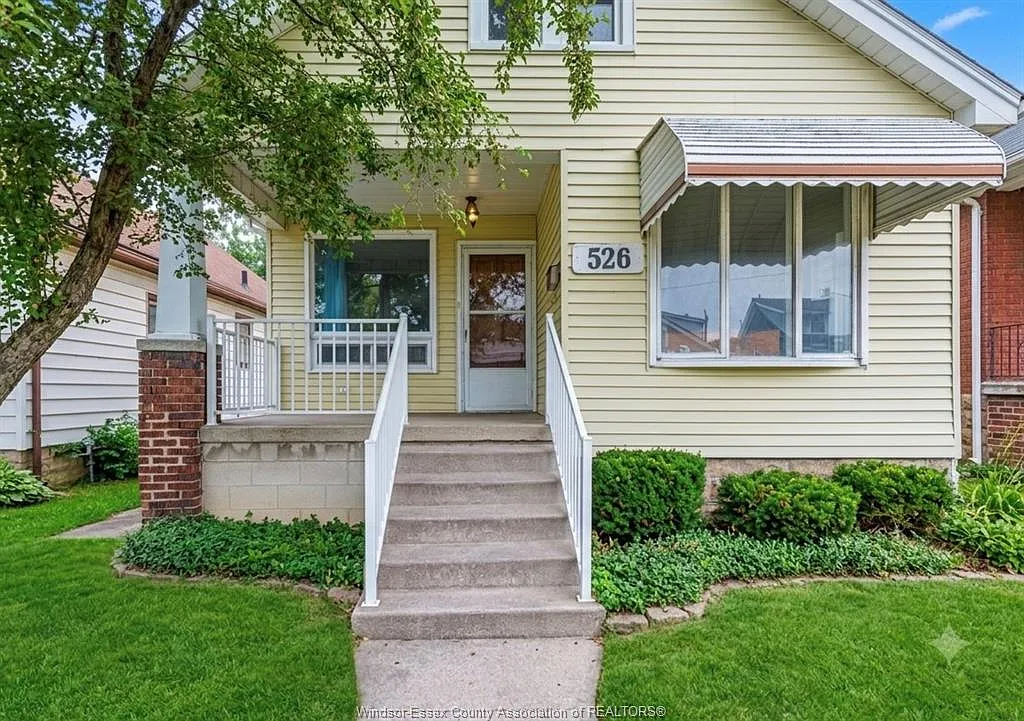 3 bed, $1,490 — Photo 2