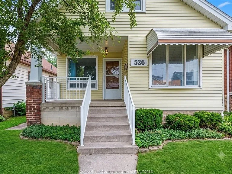 526 Josephine Ave — Photo 2