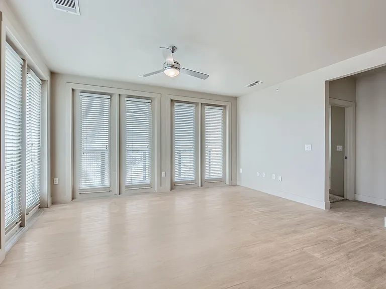 The Lucas Apartments — Photo 34