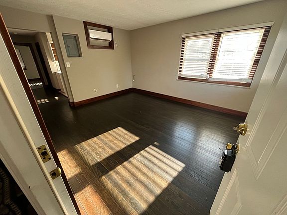 4th image of 24 N E St #B