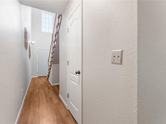 4th image of 1620 NW Jordan Ct
