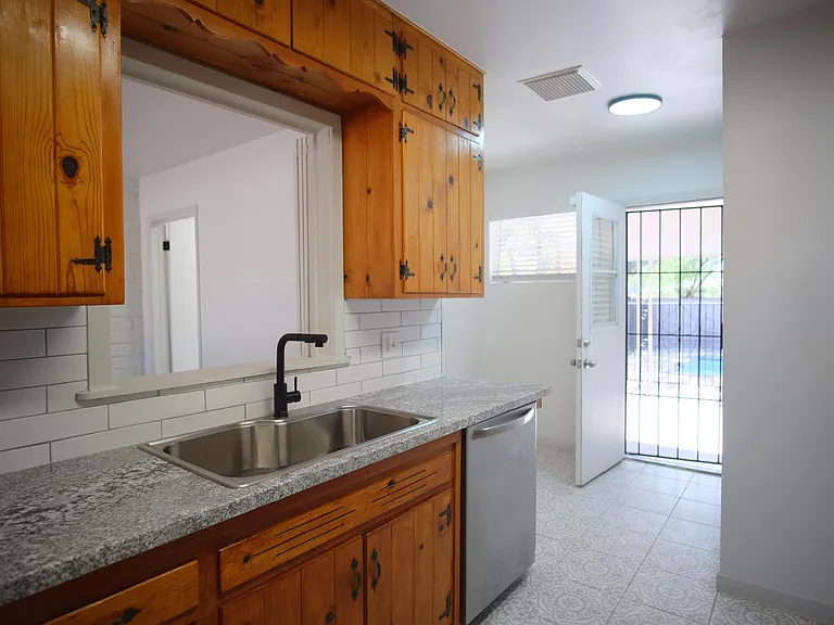 2743 N Park Ave — Photo 9