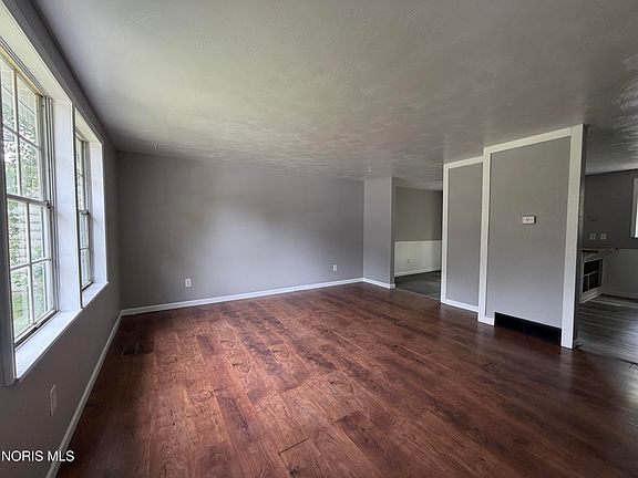 2nd image of 907 Burke Glen Rd