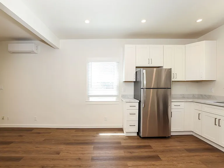 1633 Oxford St #C — Photo 11