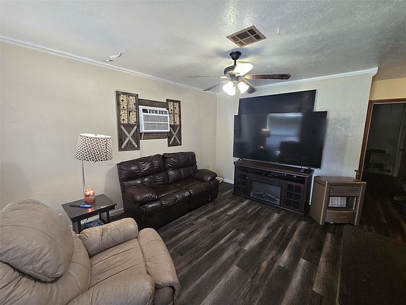 2nd image of 3510 Hurlingham St