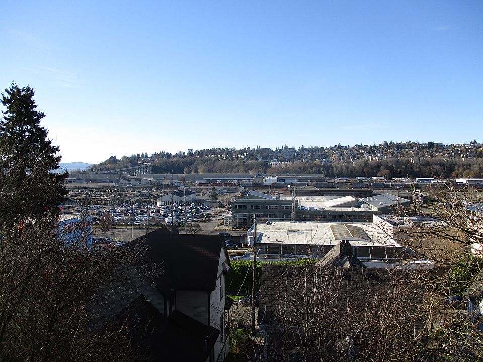 1st image of 101-2015 13th Ave W