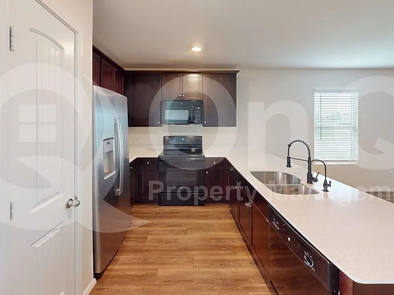 5322 Longshadow Dr — Photo 5