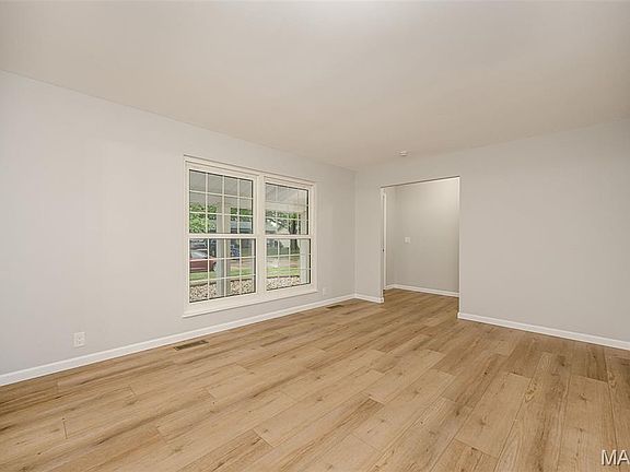 5th image of 2111 Shoreham Dr