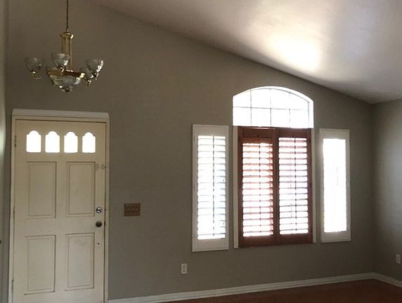 2nd image of 12920 Fontainebleau Dr