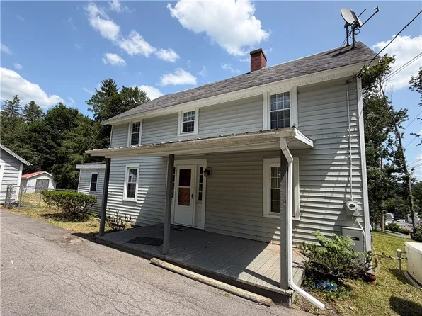 6 Holmes Ave, New Berlin, NY 13411