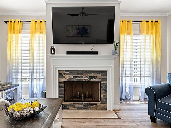 5th image of 1056 Garnet Dr