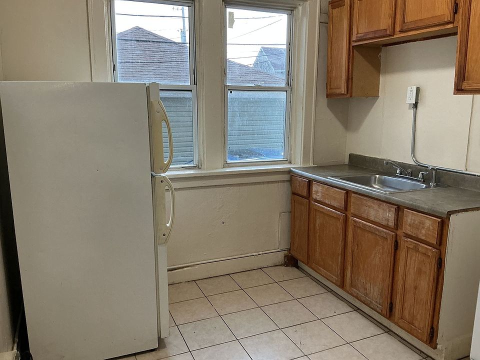 1st image of 2613 W Capitol Dr #4