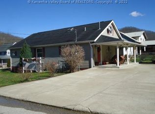 522 2nd St W, Madison, WV 25130