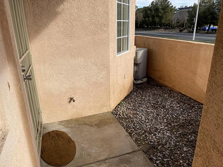1647 Orchid Ln — Photo 5