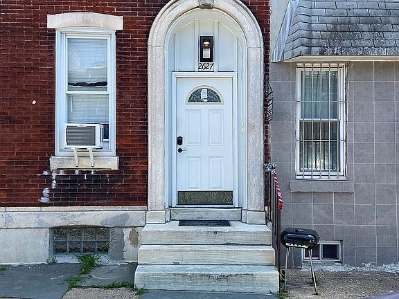 2nd image of 2627 Emerald St Floor 1-R