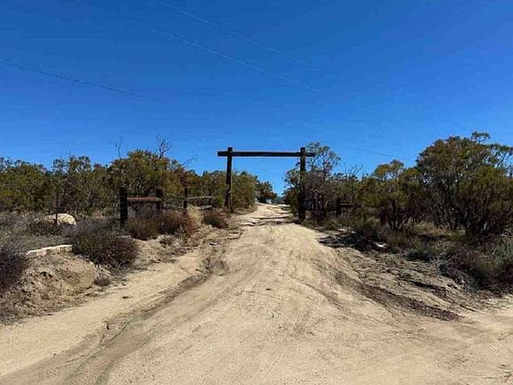 3rd image of 50950 Tule Peak Rd