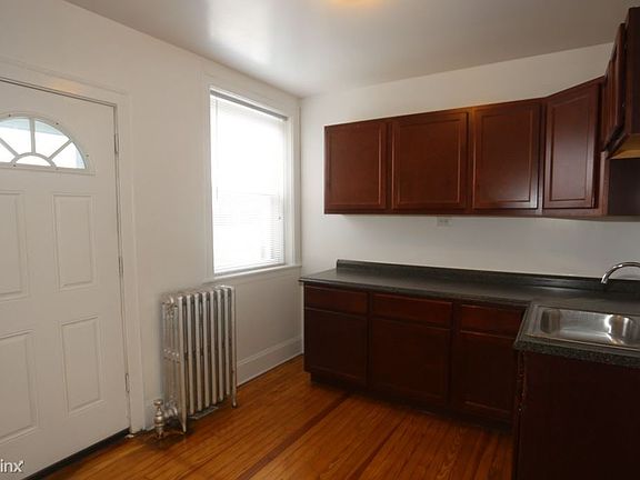 5th image of 6438 N Sacramento Ave APT 3E