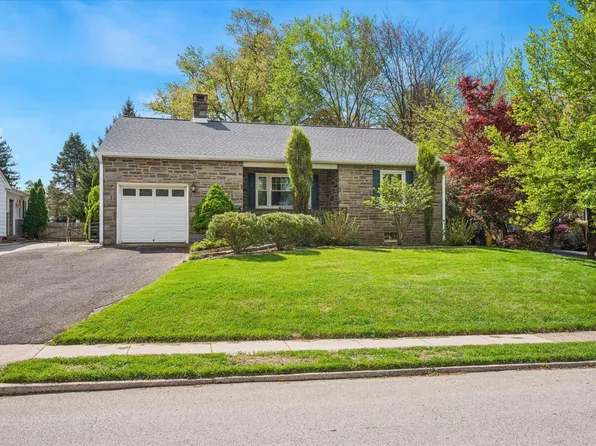 24 McCloskey Rd, Flourtown, PA 19031