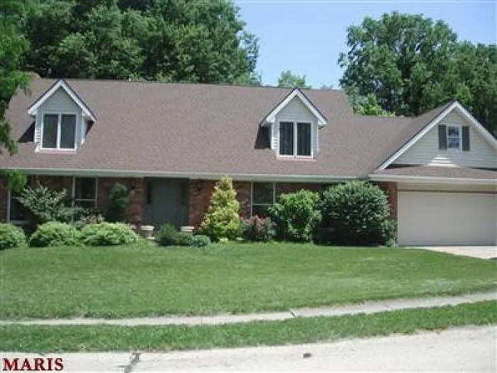 1136 Lancaster Dr photo 1