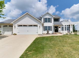 402 Whispering Pines Cc Ln, Normal, IL 61761