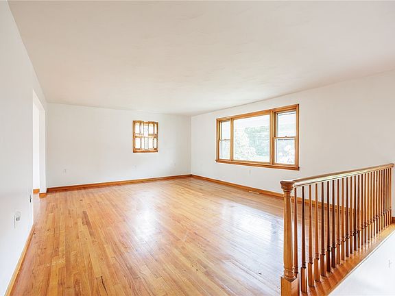 4th image of 6856 E Port Bay Rd