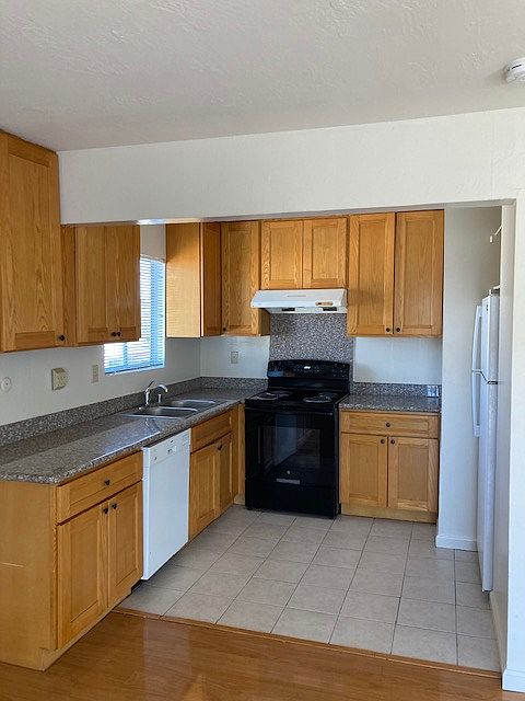 1st image of 10221 Park Cir W #2