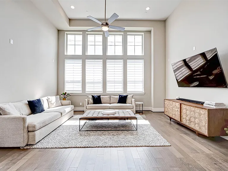715 Algona Ave — Photo 14