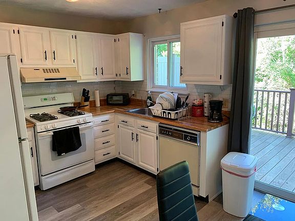 5th image of 222 Farrwood Dr