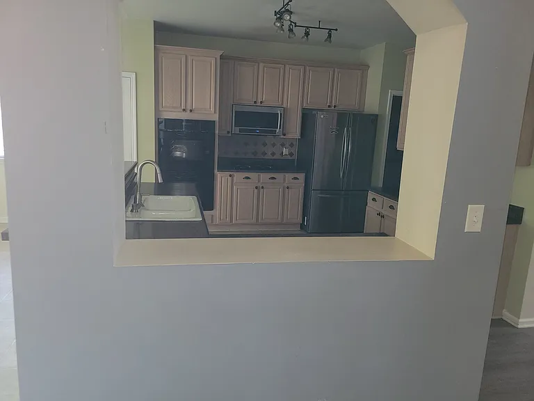 618 Millrun Ct — Photo 13