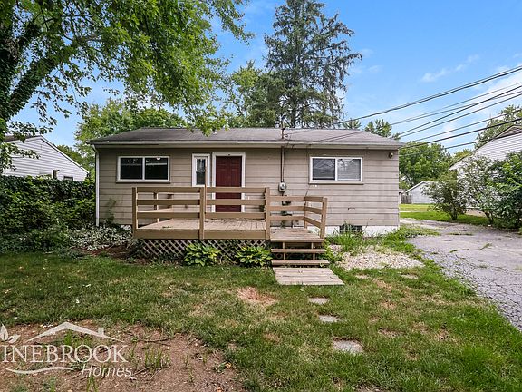 3rd image of 3884 Laguna Dr