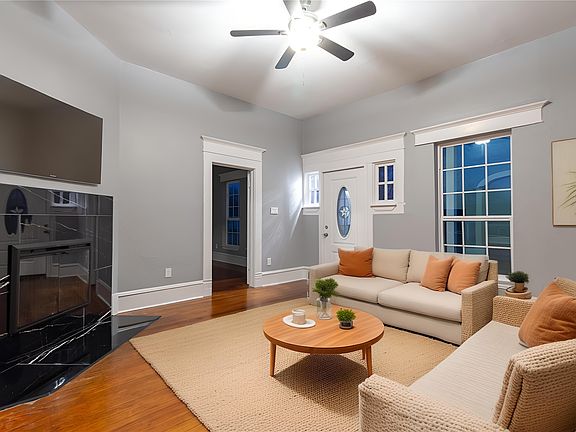 2nd image of 324 E Pace St