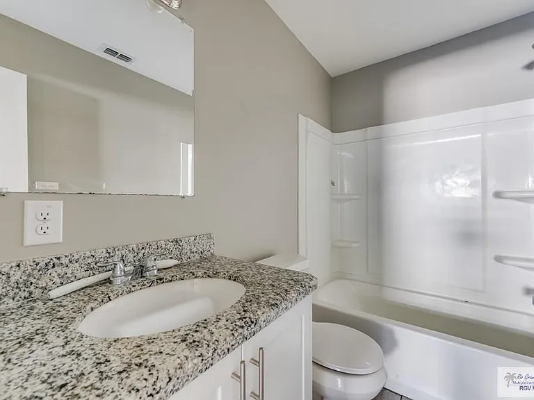 2107 Carlos Ave #A — Photo 24
