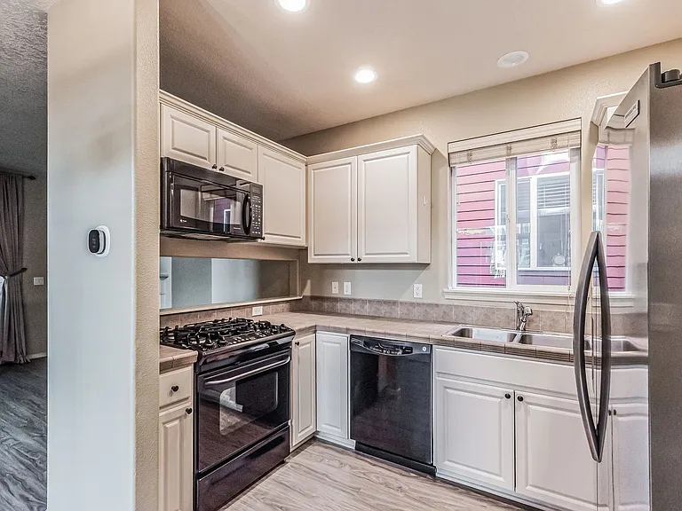949 SE Tamango St — Photo 14