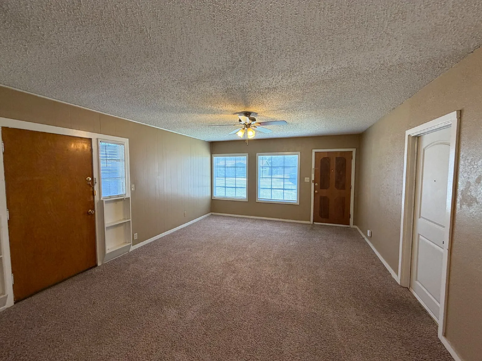 3 bed, 1.0 bath, 1250 sqft, $1,100 — Photo 2