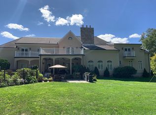 26 Skyline Ln, Stamford, CT 06903