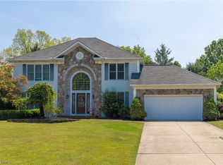 32750 Seneca Dr, Solon, OH 44139