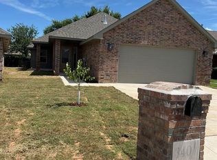 340 Falling Leaf Ter, Moore, OK 73160