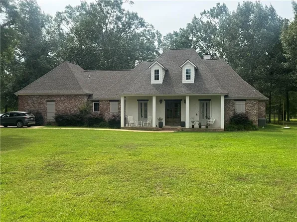 111 Fox Run Dr, Natchitoches, LA 71457