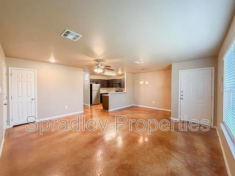 1525 Chance Ct — Photo 2