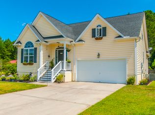 435 Sablewood Dr, Huger, SC 29450