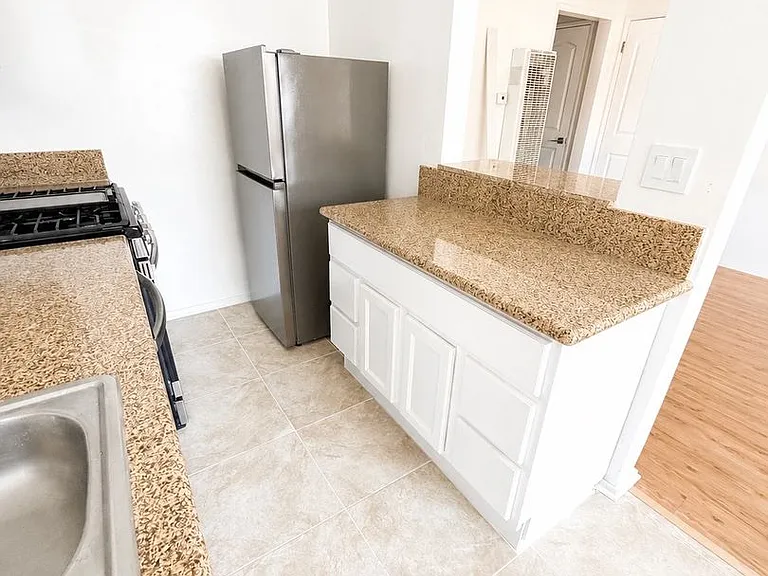 6944-6954 Coldwater Canyon Ave — Photo 21