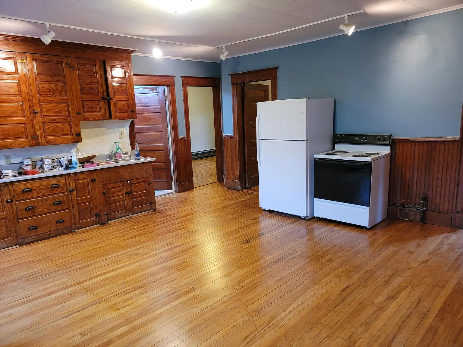 3 bed, $1,800 — Photo 2