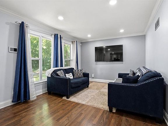 3rd image of 602 N 62nd Pl